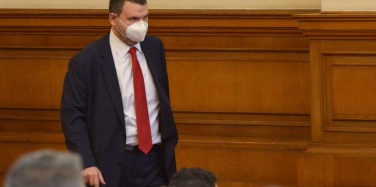 Няма искане за сваляне на имунитета на Пеевски